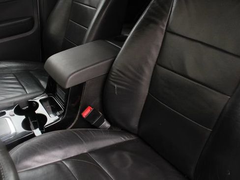 Used 2010 Ford Escape Limited image 4