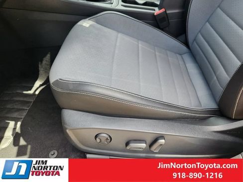 Used 2025 Volkswagen Jetta SE FWD image 25