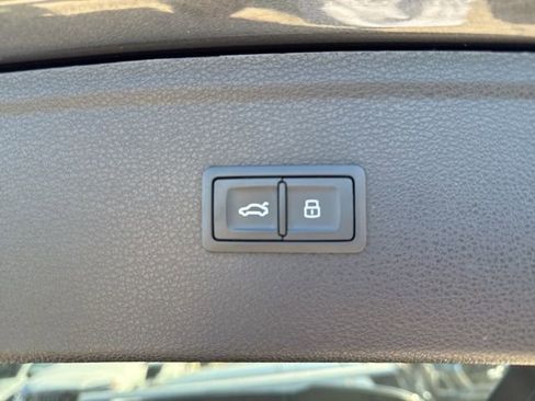 Used 2023 Audi Q5 2.0T Premium w/ Convenience Package image 10