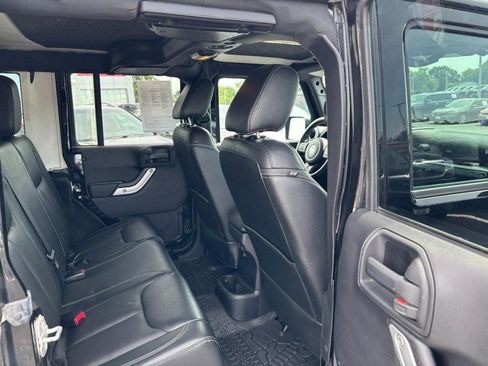 Used 2016 Jeep Wrangler Unlimited Rubicon w/ Dual Top Group AWD/4WD image 10