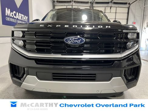 Used 2025 Ford Expedition Platinum AWD/4WD image 9