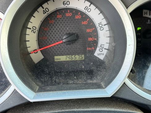 Used 2012 Toyota Tacoma Base image 2