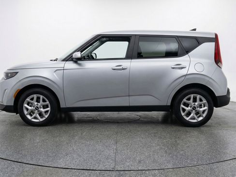 Used 2025 Kia Soul LX w/ LX Technology Package FWD image 5