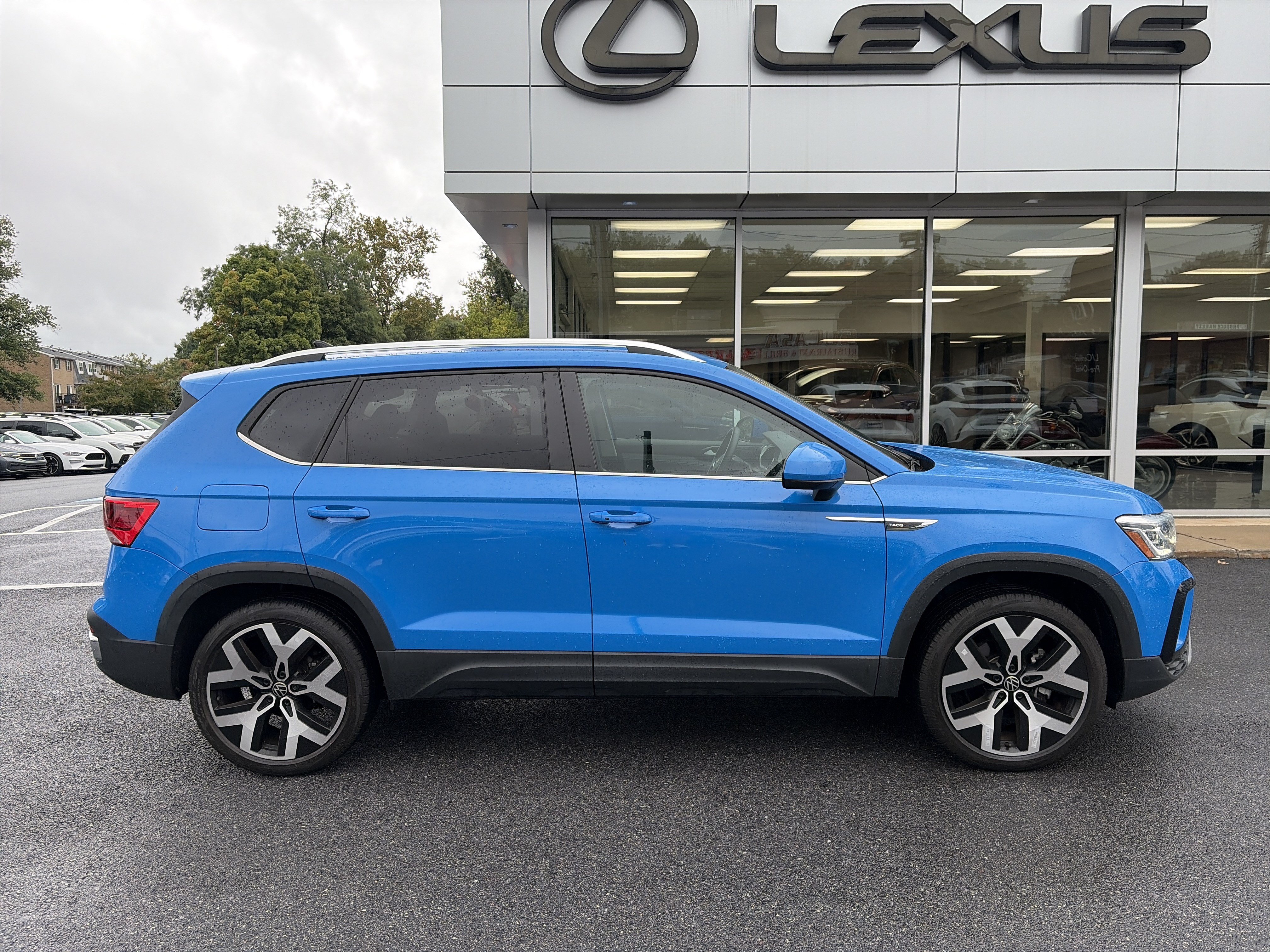 Used 2023 Volkswagen Taos SEL AWD/4WD image 6