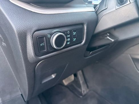 Used 2023 Ford Explorer XLT image 25