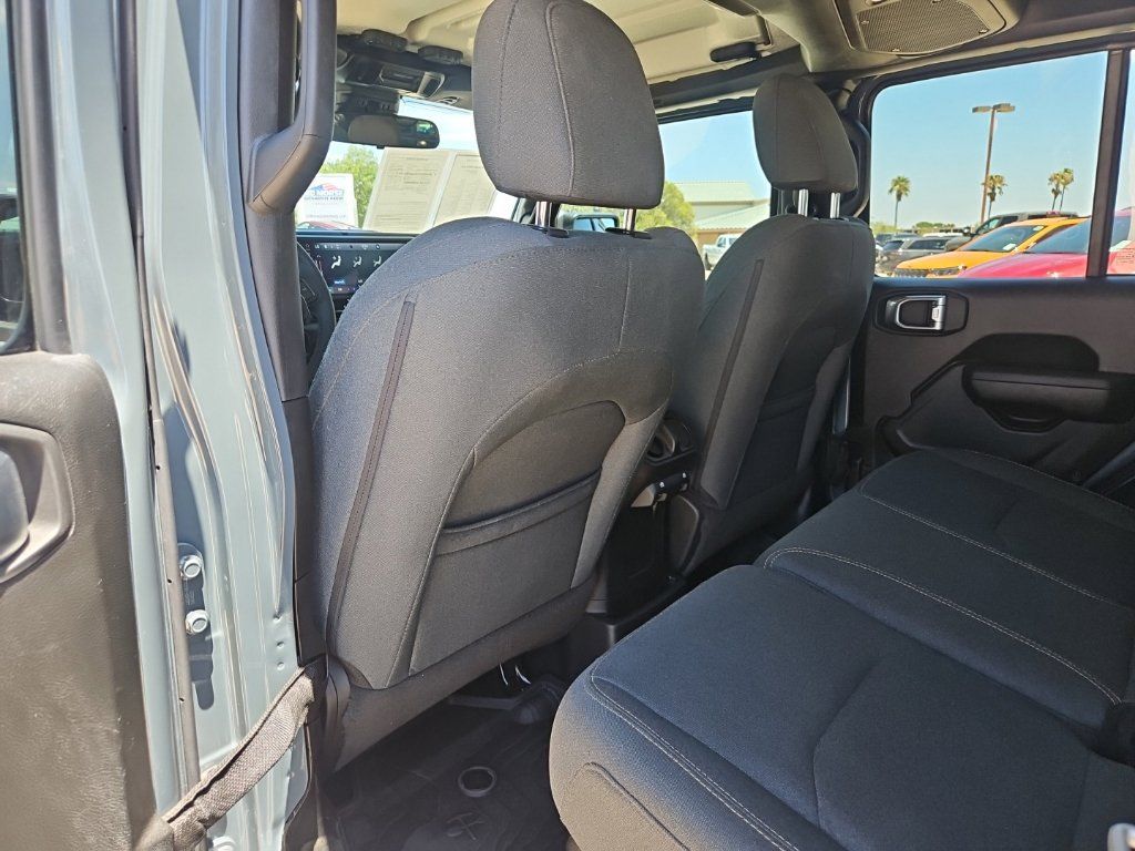 Used 2024 Jeep Wrangler Unlimited AWD/4WD image 19
