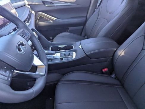 Certified 2026 INFINITI QX60 Luxe w/ Family Package AWD/4WD image 19