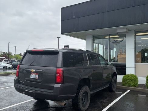 Used 2017 Chevrolet Suburban LT AWD/4WD image 4