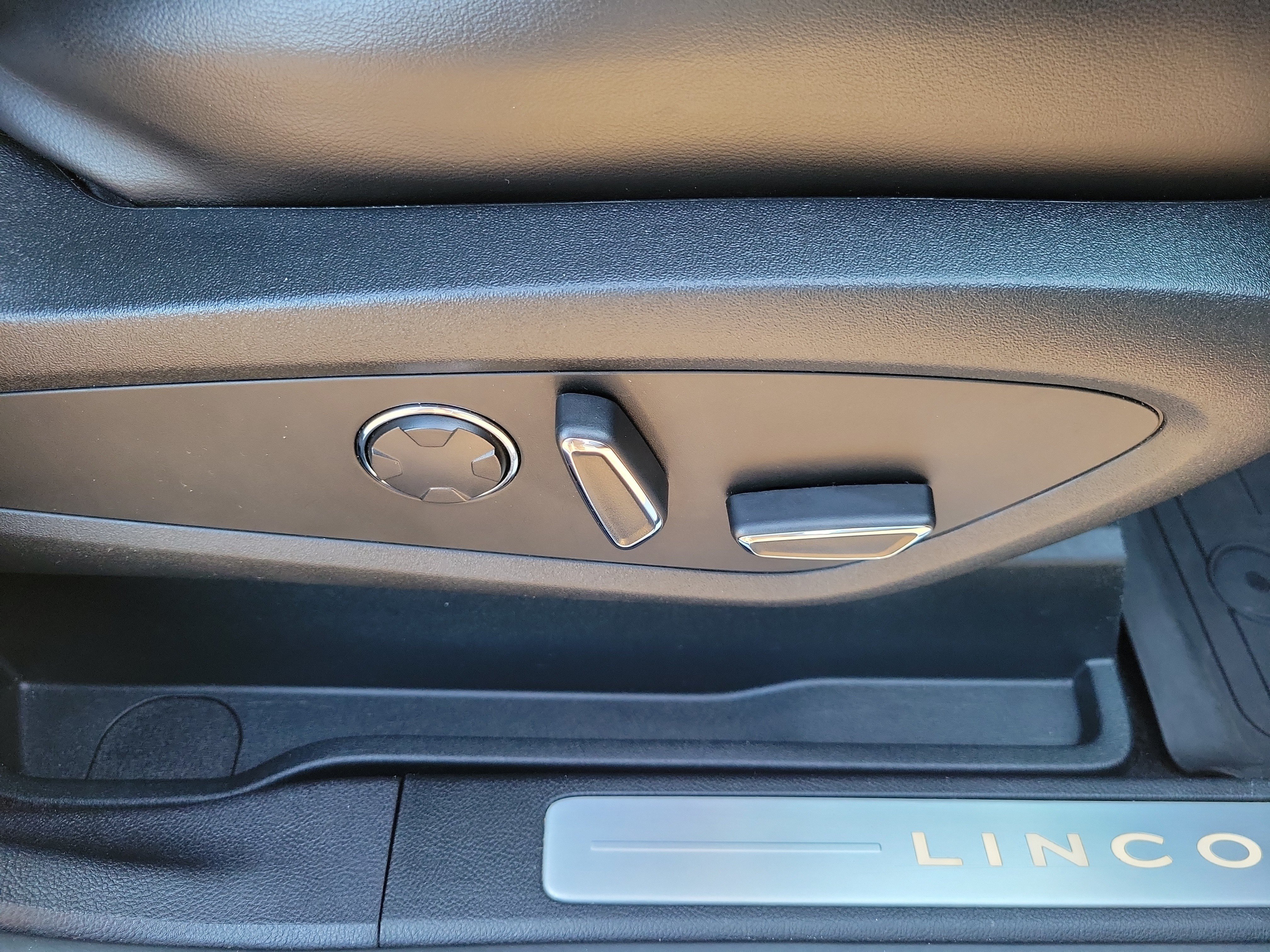 Used 2018 Lincoln MKC Reserve AWD/4WD image 8
