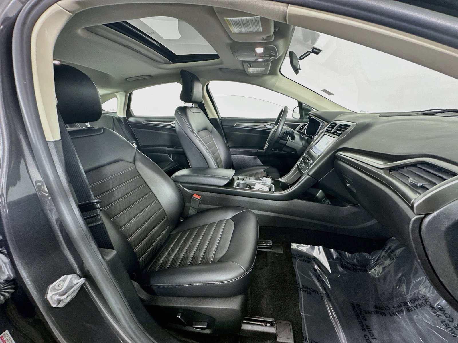 Used 2017 Ford Fusion SE w/ Equipment Group 201A FWD image 28