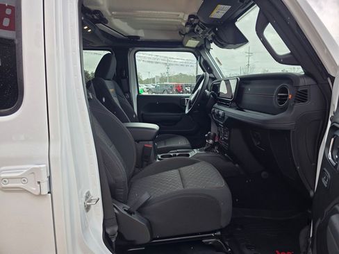 Used 2026 Jeep Gladiator Mojave image 13