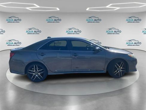 Used 2014 Toyota Camry SE image 4