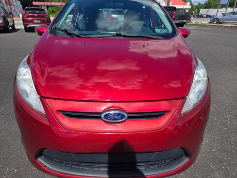 Used 2013 Ford Fiesta SE w/ Moon & Mood Pkg FWD image 3