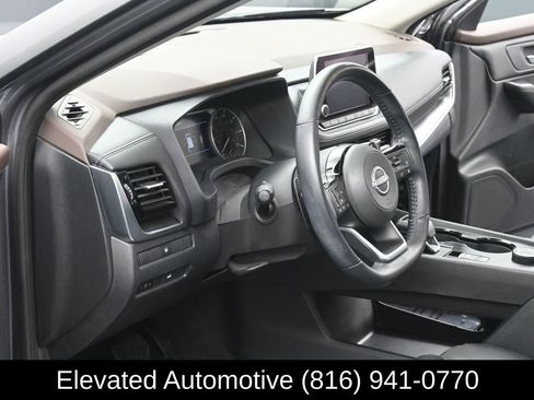 Used 2023 Nissan Rogue SV w/ SV Premium Package image 7