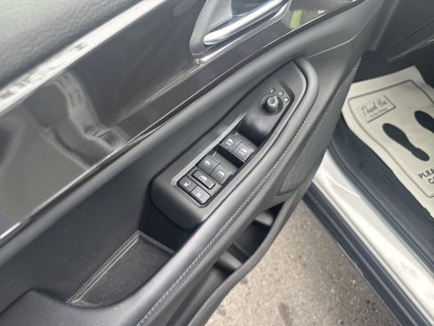 Used 2023 Jeep Grand Cherokee Altitude image 16