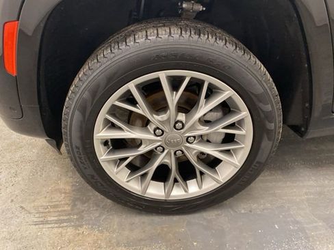 Used 2023 Jeep Grand Cherokee Summit w/ Luxury Tech Group V image 33