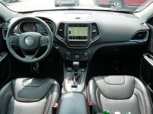 Used 2022 Jeep Cherokee Trailhawk w/ Sound & Nav Group AWD/4WD image 10