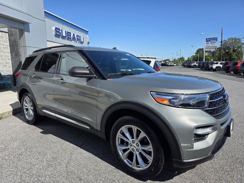 Used 2020 Ford Explorer XLT w/ Equipment Group 202A AWD/4WD image 3