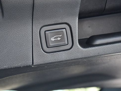 Used 2021 GMC Acadia Denali w/ Denali Technology Package FWD image 18