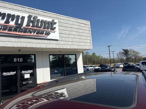 Used 2022 Jeep Grand Cherokee Limited image 12