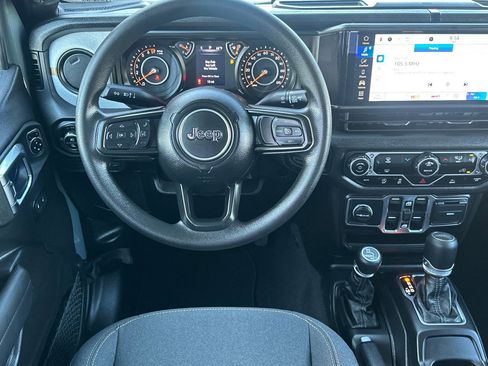 New 2025 Jeep Gladiator Nighthawk image 11