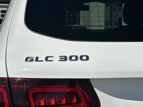 Used 2021 Mercedes-Benz GLC 300 4MATIC w/ Premium Package image 25