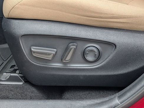 Used 2022 Toyota RAV4 XLE image 19