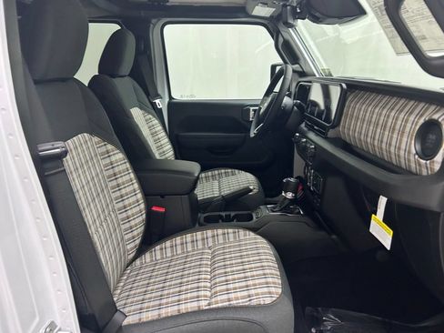 New 2026 Jeep Gladiator Sport AWD/4WD image 17
