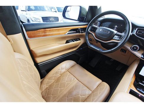 Used 2022 Jeep Grand Wagoneer Series III w/ Rear Seat Video Group 1 AWD/4WD image 8