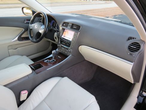 Used 2011 Lexus IS 250 4dr Sport Sdn RWD image 36