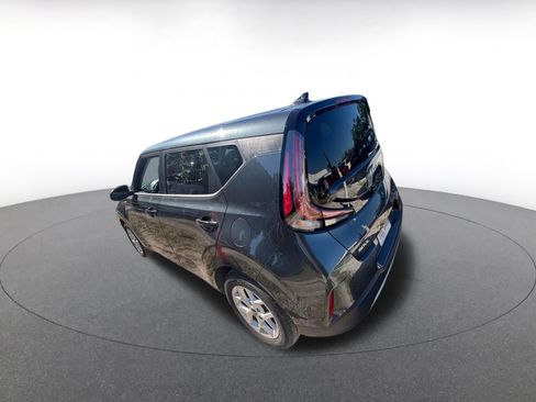Used 2025 Kia Soul LX w/ LX Technology Package FWD image 7