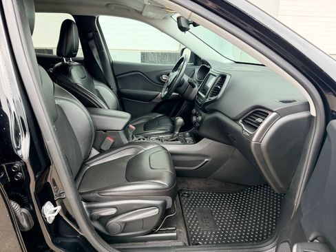 Used 2019 Jeep Cherokee Latitude Plus w/ Cold Weather Group image 15