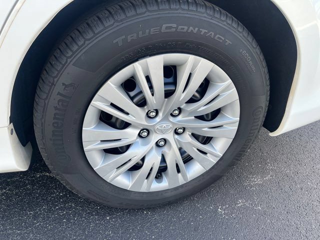 Used 2012 Toyota Camry LE FWD image 8