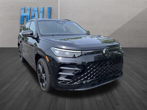 Certified 2025 Volkswagen Tiguan SE R-Line AWD/4WD image 8