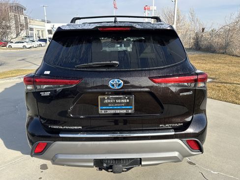 Used 2021 Toyota Highlander Platinum image 4