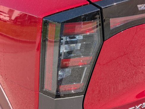 Used 2025 Nissan Kicks SR FWD image 11