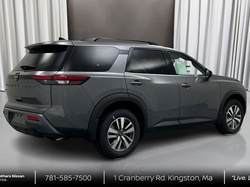 New 2026 Nissan Pathfinder SL image 5