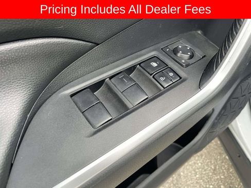 Used 2019 Toyota RAV4 LE AWD/4WD image 18