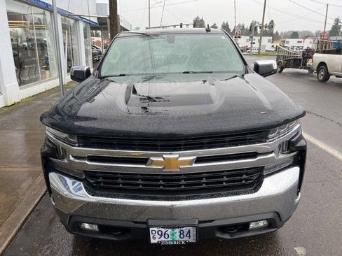Used 2022 Chevrolet Silverado 1500 LT w/ Bed Protection Package image 2