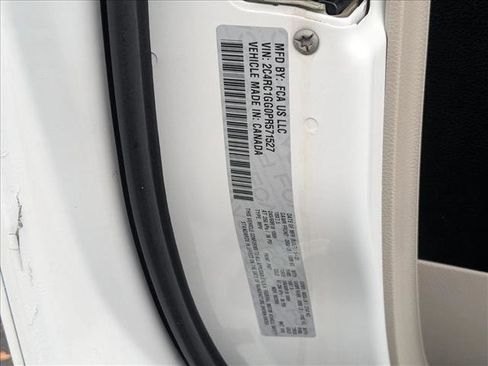 Used 2023 Chrysler Pacifica Limited image 24