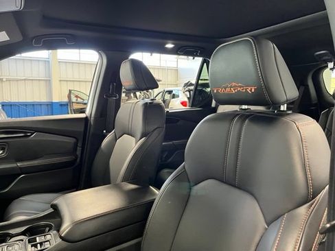 Used 2025 Honda Pilot TrailSport image 23