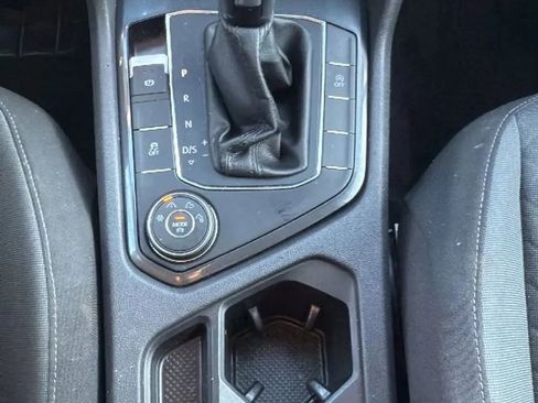Used 2018 Volkswagen Tiguan S image 20