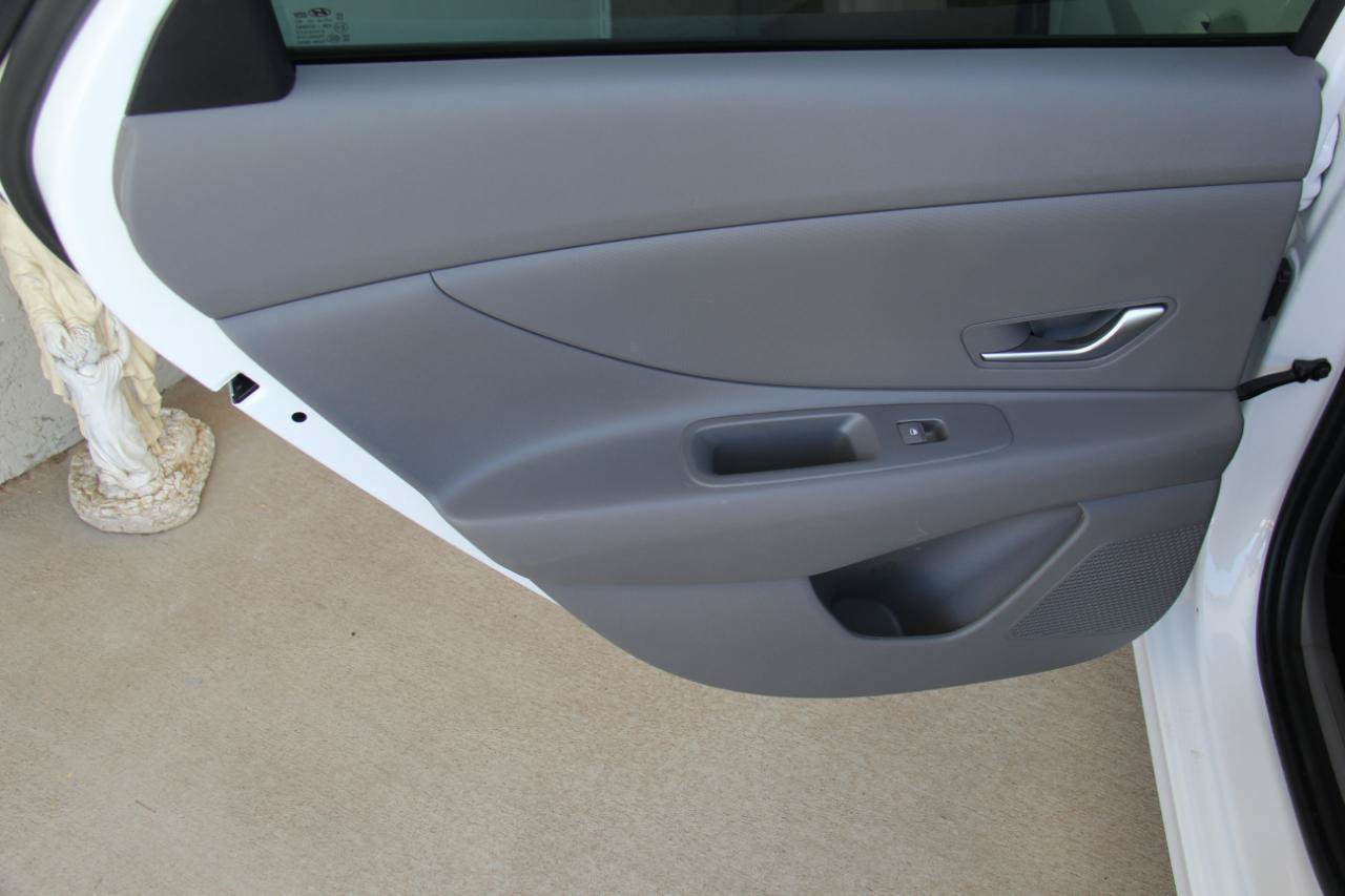 Used 2024 Hyundai Elantra SEL FWD image 31