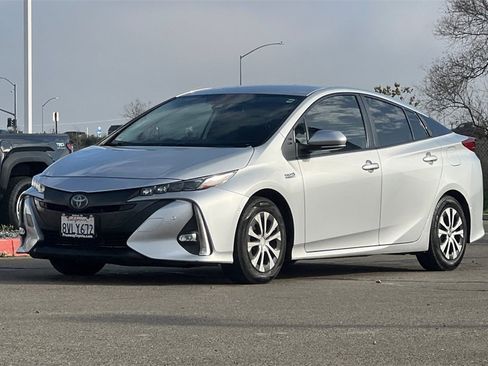 Certified 2021 Toyota Prius Prime Limited w/ Carpet Mat Package (TMS) image 10