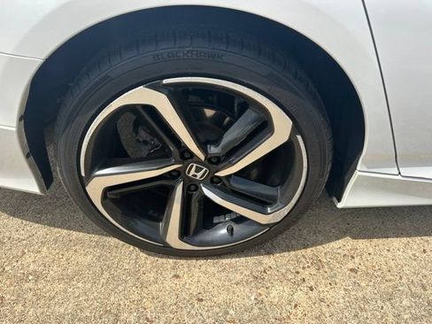 Used 2018 Honda Accord Sport image 19