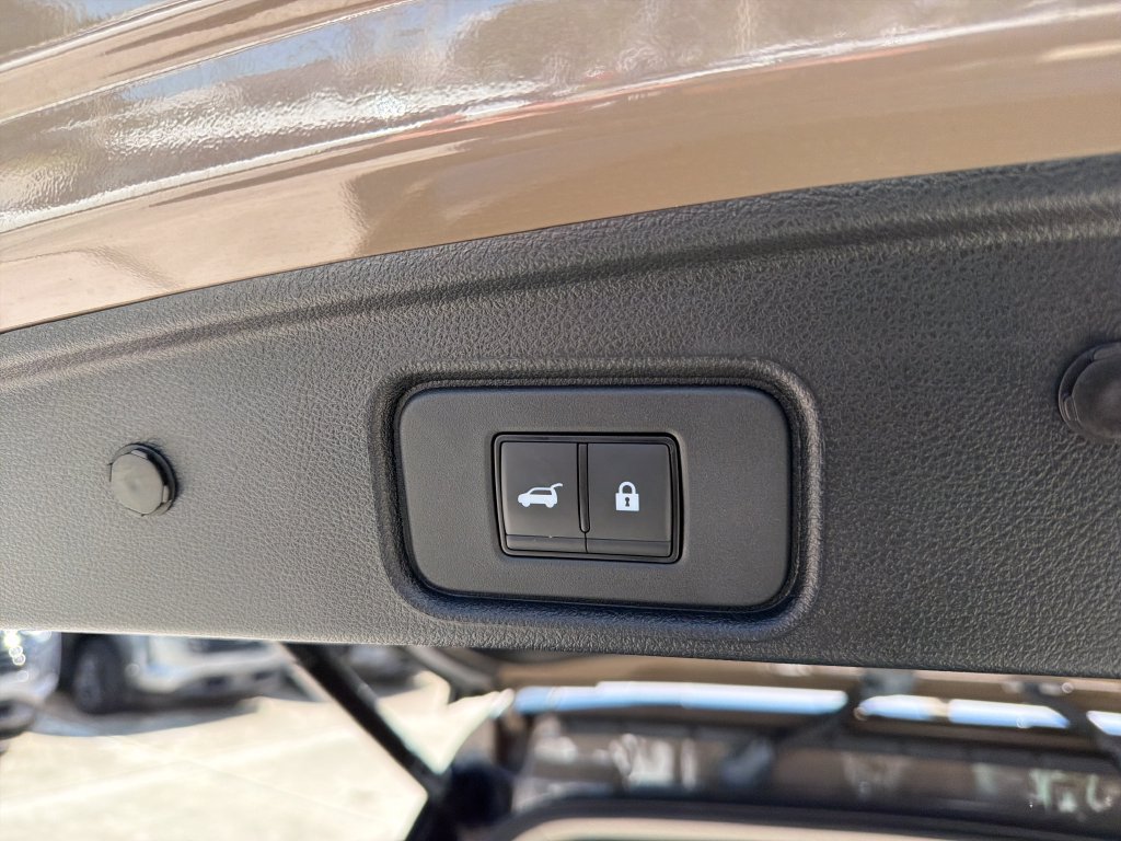 Used 2024 Nissan Pathfinder Platinum FWD image 35