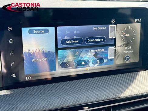 Used 2025 Nissan Kicks SR FWD image 18
