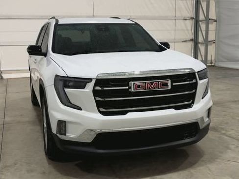 Used 2025 GMC Acadia Elevation w/ Elevation Premium Package FWD image 7