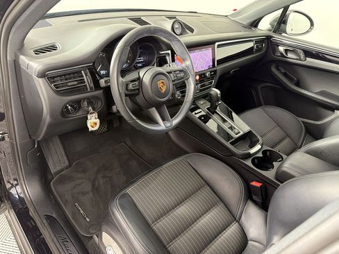 Certified 2024 Porsche Macan Turbo AWD/4WD image 4