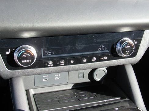 New 2025 Mitsubishi Outlander SE FWD image 20